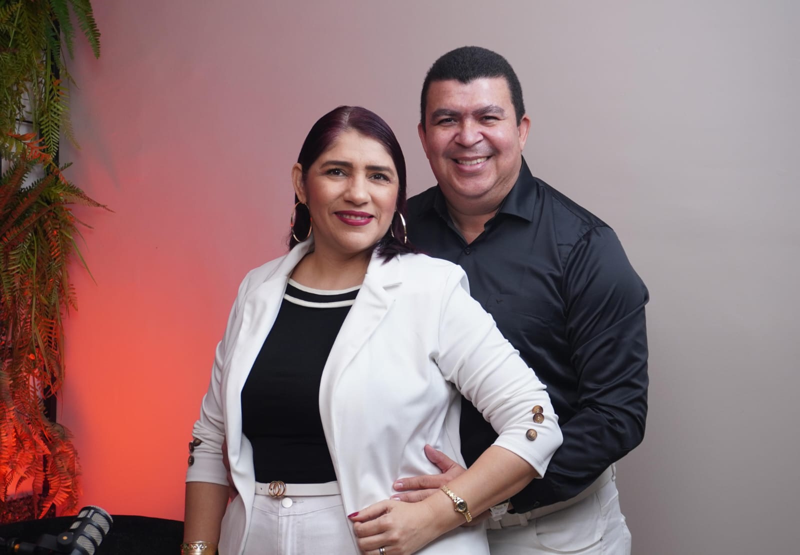 Leonardo y Ester Señas — conferencistas internacionales, pastores y autores
